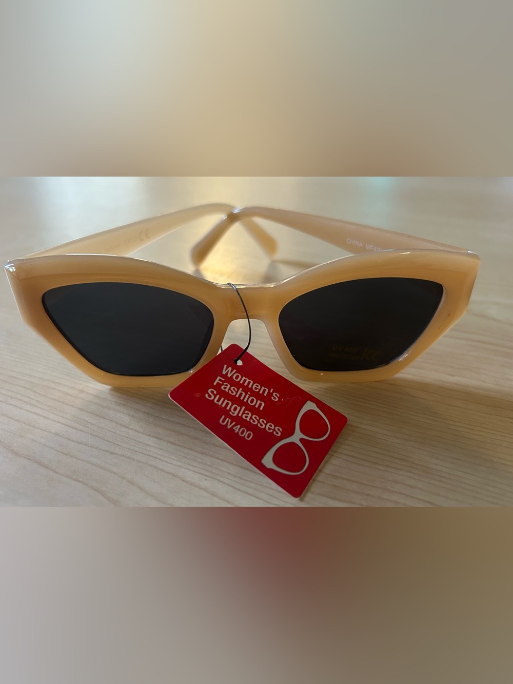 Women’s Fashion Cat-Eye Sunglasses in Beige
